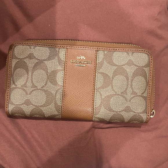 NWT Coach Brown zip wallet - Picture 1 of 5